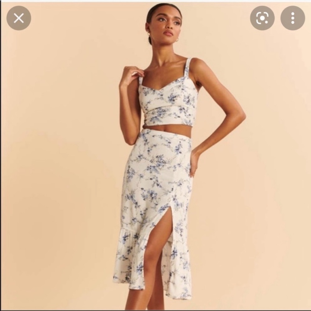 Abercrombie White Floral Top - NWT Size XL